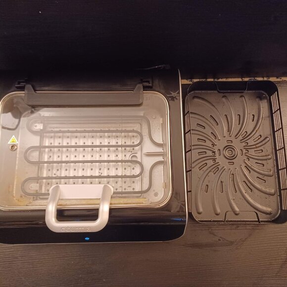 Gourmia FoodStation™ Smokeless Grill + Air Fryer with with Smoke Extracting Tech - Picture 6 of 6